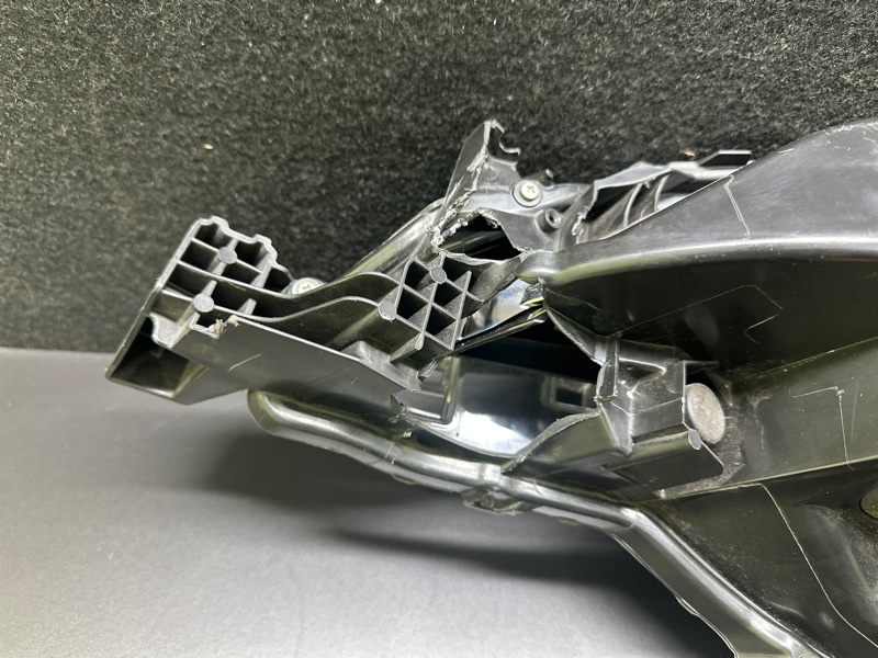 Фара правая COROLLA E170 13-19