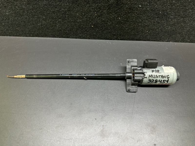 Запчасть моторчик регулировки сиденья передний правый FORD MUSTANG 15- CU5Z-14547-B Б/У Моторчик регулировки сиденья передний правый FORD MUSTANG 15- CU5Z-14547-B Б/У