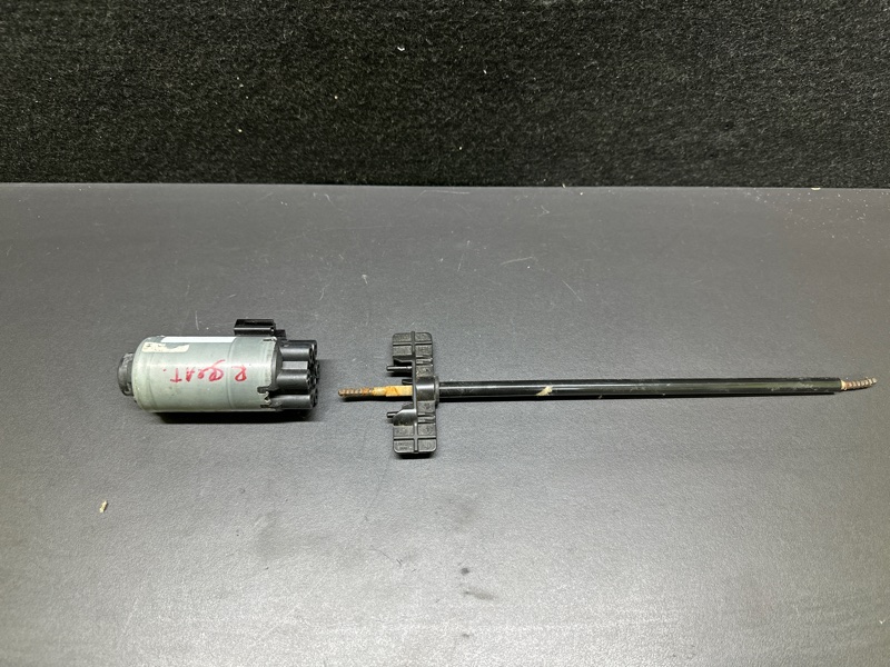 Моторчик регулировки сиденья передний правый MUSTANG 15- Моторчик регулировки сиденья передний правый MUSTANG 15-