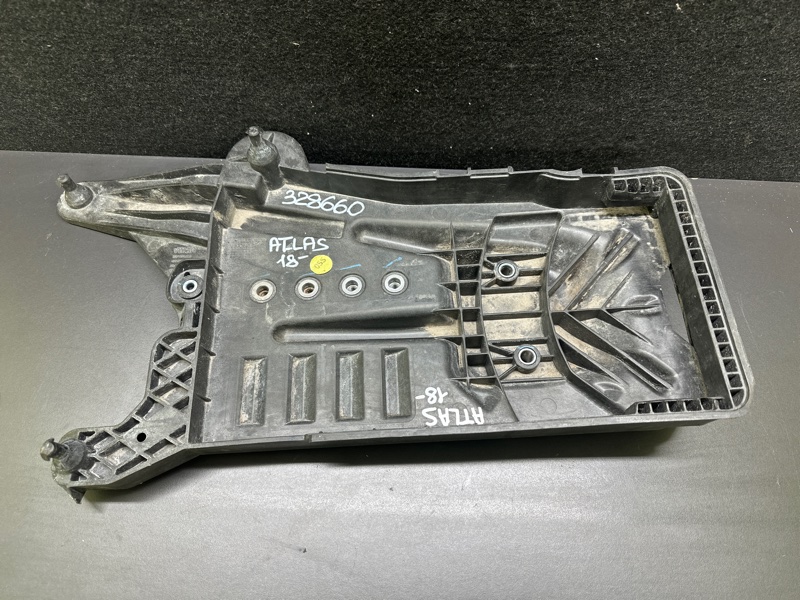 Полка аккумулятора VOLKSWAGEN ATLAS 17 - 3QF 915 331 Б/У