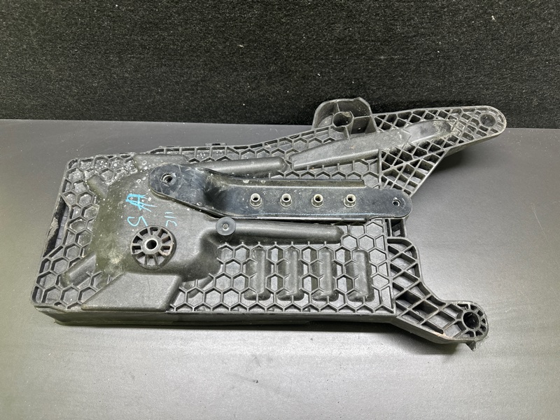 Полка аккумулятора VOLKSWAGEN ATLAS 17 -