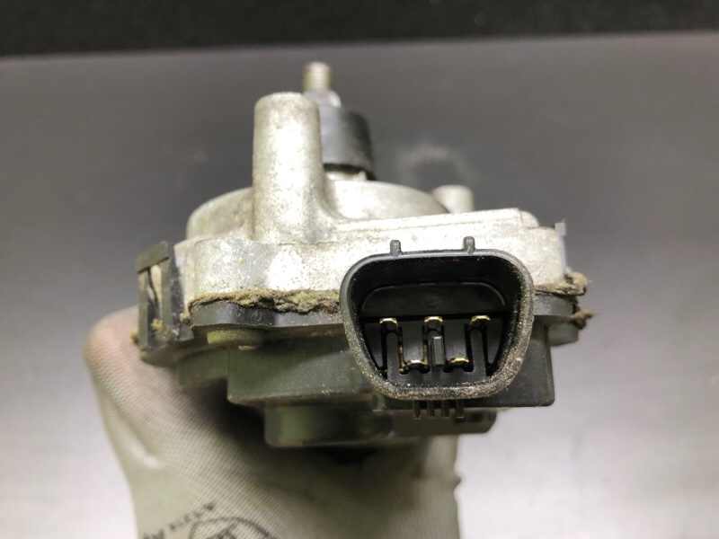 Моторчик стеклоочистителя передний LS460 06-12 Моторчик стеклоочистителя передний LS460 06-12