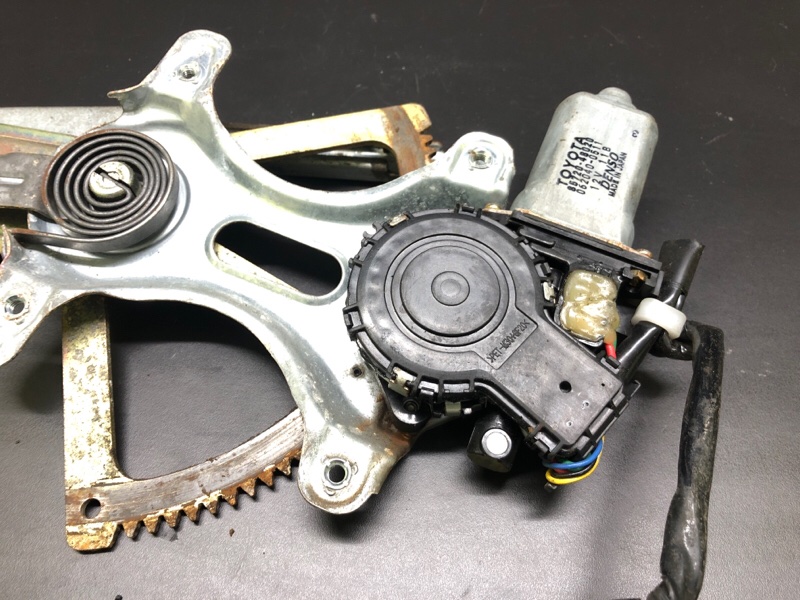 Стеклоподъемник передний левый RX300 98-03 2000 3.0 1MZFE