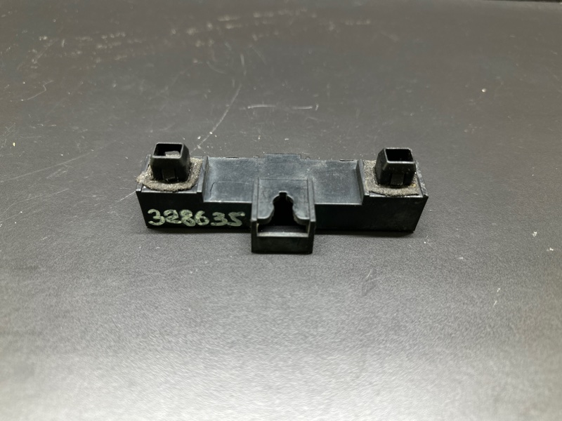 Кронштейн заднего бампера MDX (YD2) 06-13 Кронштейн заднего бампера MDX (YD2) 06-13