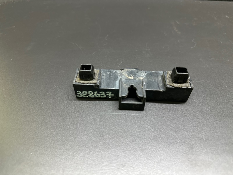 Кронштейн заднего бампера MDX (YD2) 06-13 Кронштейн заднего бампера MDX (YD2) 06-13