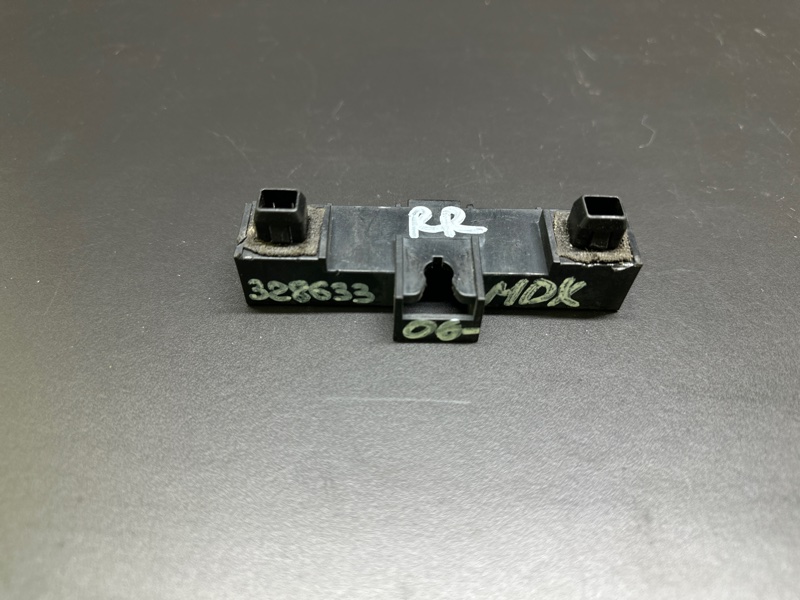 Кронштейн заднего бампера MDX (YD2) 06-13 Кронштейн заднего бампера MDX (YD2) 06-13