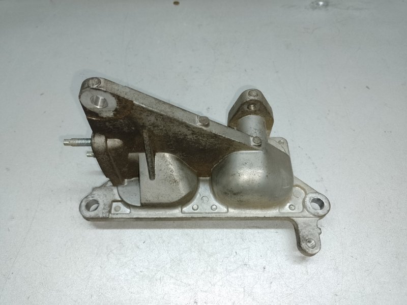 Запчасть кронштейн TOYOTA TUNDRA 07-13 2008 4.0 1GRFE Б/У Кронштейн TOYOTA TUNDRA 07-13 2008 4.0 1GRFE Б/У