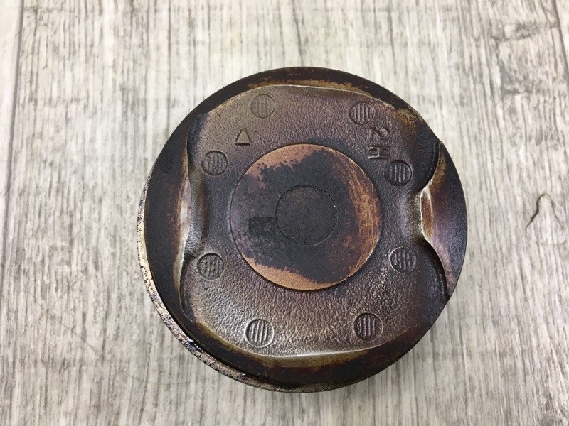 Поршень TOYOTA PRIUS - 30 09-17 1.8 2ZR-FXE 1310137120 Б/У