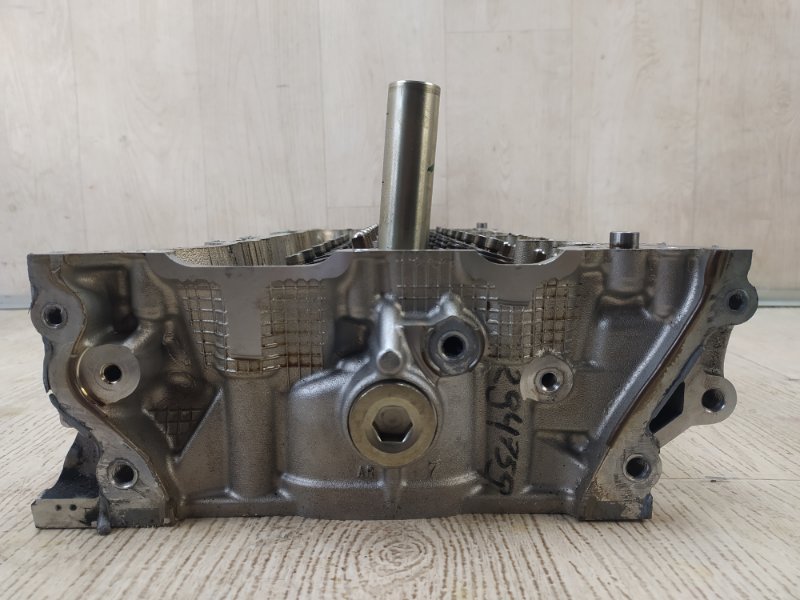 Головка блока цилиндров VENZA 09-16 2010 AGV10 2.7 1ARFE