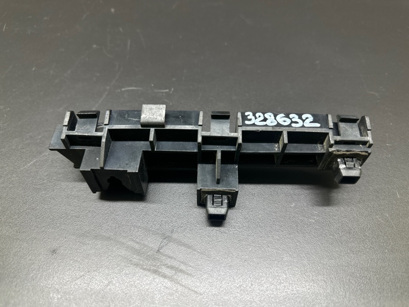 Кронштейн заднего бампера левый MDX (YD2) 06-13 Кронштейн заднего бампера левый MDX (YD2) 06-13