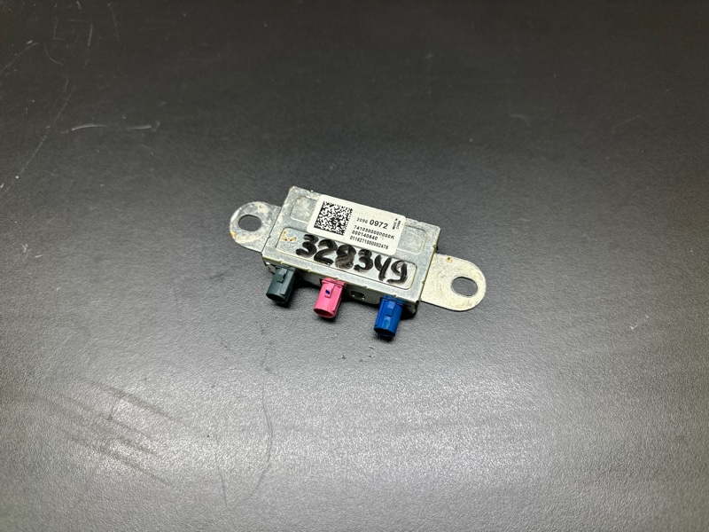 Усилитель антенны CADILLAC ATS 12-19 20960972 Б/У