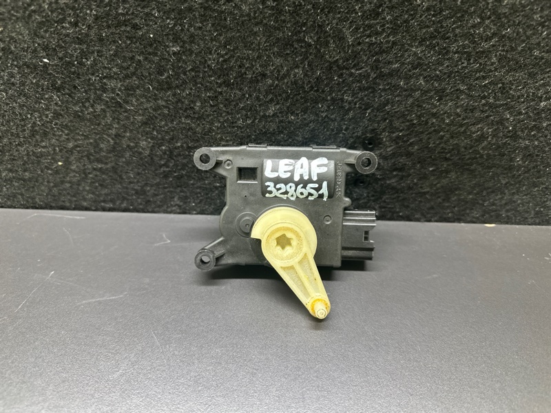 Моторчик заслонки печки LEAF 10-17