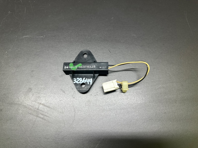 Антенна MITSUBISHI ASX / OUTLANDER SPORT 10-21 8637A525 Б/У