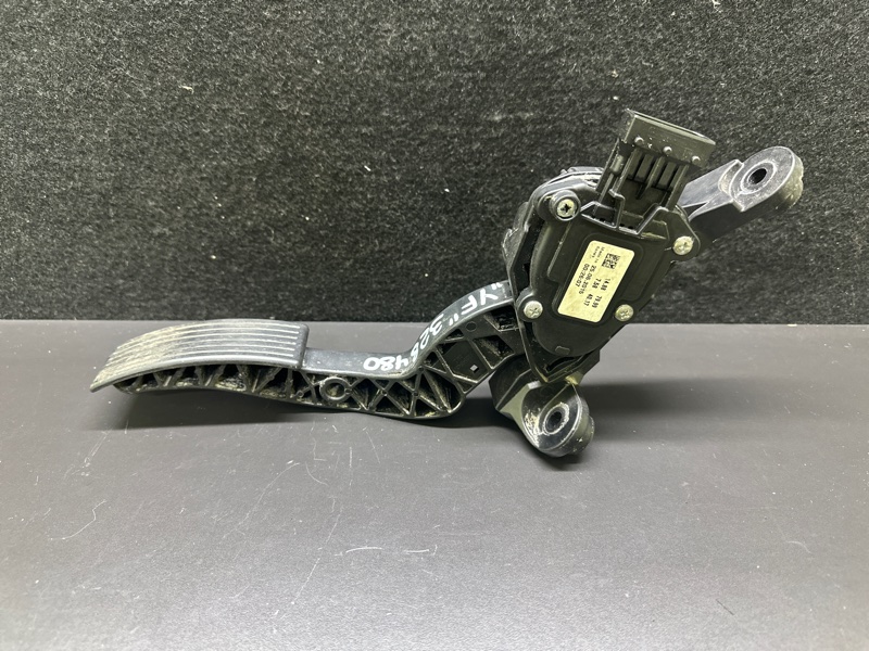 Педаль газа HYUNDAI ACCENT RB 10- 32700-1R500 Б/У