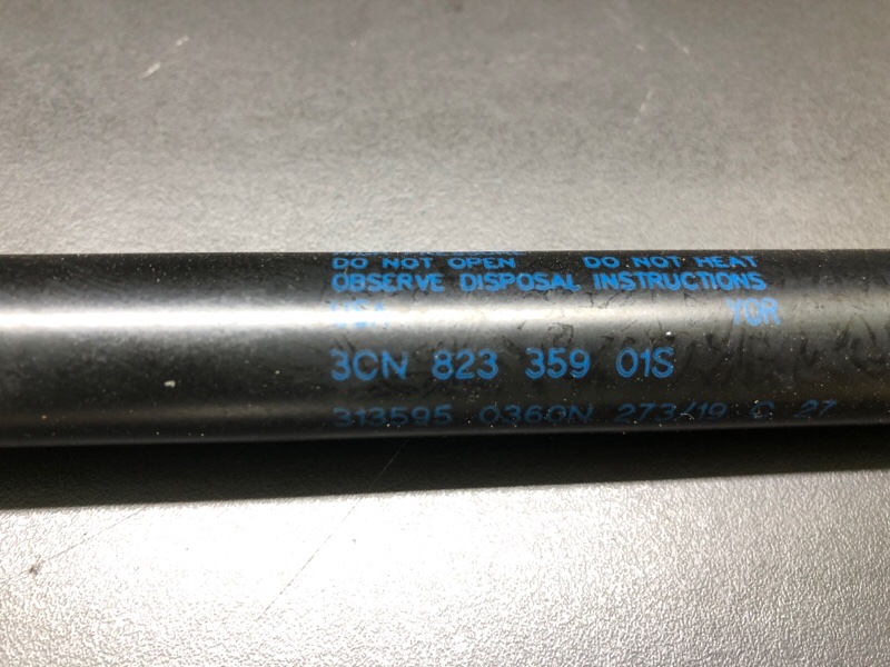 Амортизатор капота правый VOLKSWAGEN ATLAS 17 -