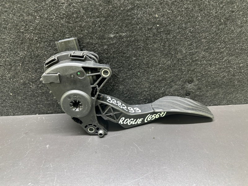 Педаль газа NISSAN X-TRAIL/ROGUE T32 13-20 2015 T32 2.5 QR25DE 18002-4BA0A Б/У