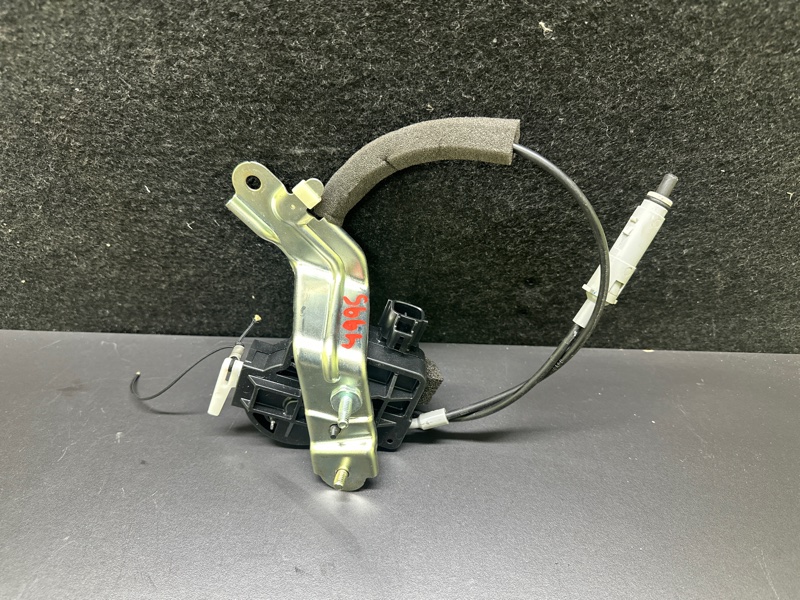 Привод открывания лючка бензобака PRIUS - 30 09-17 2013 1.8 2ZRFXE