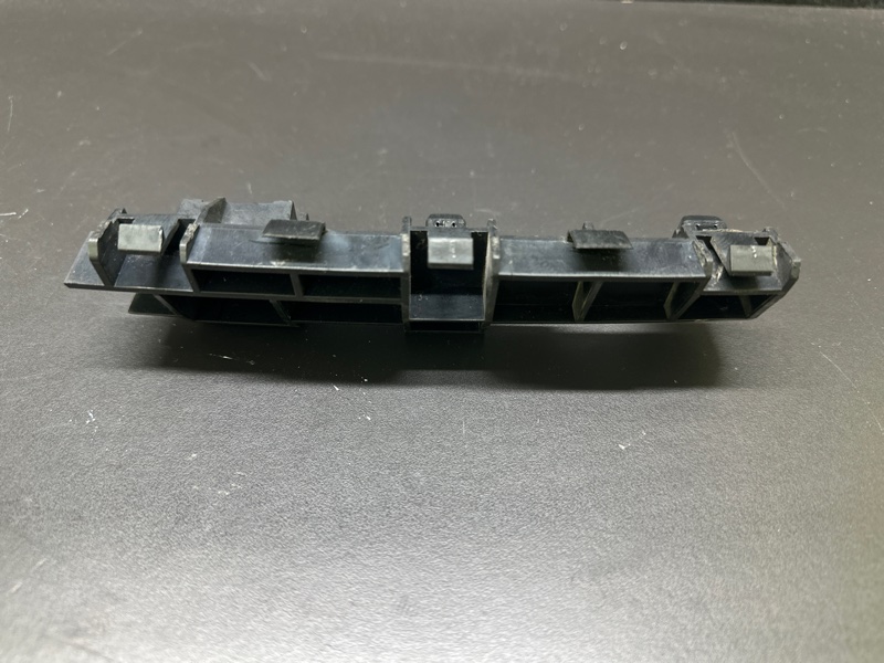 Кронштейн заднего бампера правый MDX (YD2) 06-13