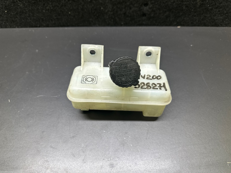 Бачок главного тормозного цилиндра NISSAN NV200 USA 13- 46090-3LM0A Б/У