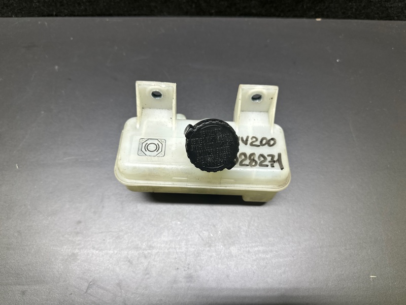 Бачок главного тормозного цилиндра NV200 USA 13-