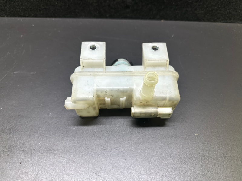 Бачок главного тормозного цилиндра NISSAN NV200 USA 13-