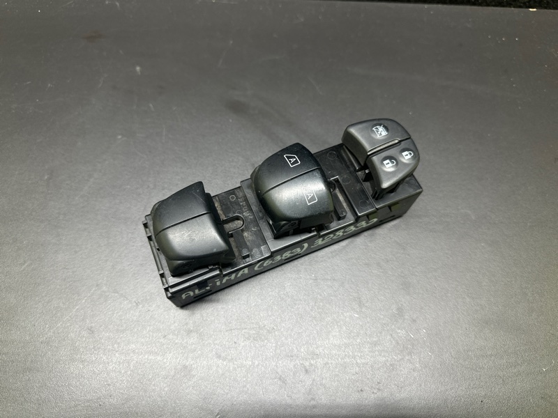 Блок управления стеклоподъемниками передний левый ALTIMA 19- 2019 L34 PR25DD