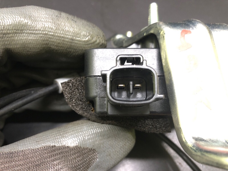 Привод открывания лючка бензобака TOYOTA PRIUS - 30 09-17 1.8 2ZRFXE