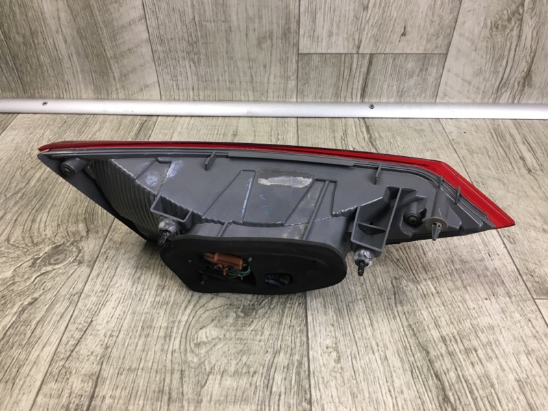 Фонарь внутренний правый ELANTRA AD 16- AD 2.0