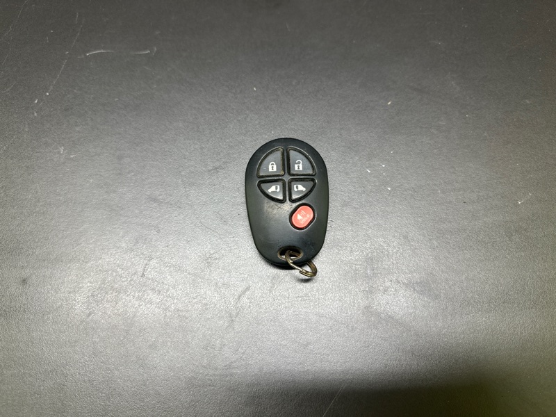 Брелок сигнализации TOYOTA SIENNA 11-16 2012 3.5 2GR-FE 89742-AE031 Б/У