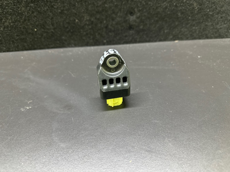 Запчасть датчик удара TOYOTA PRIUS - 30 09-17 89831-21010 Б/У Датчик удара TOYOTA PRIUS - 30 09-17 89831-21010 Б/У