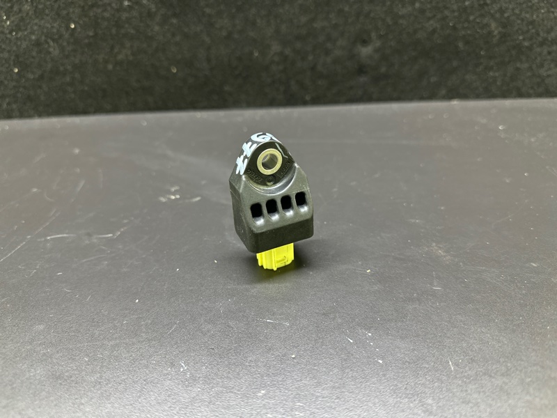 Запчасть датчик удара TOYOTA PRIUS - 30 09-17 89831-21010 Б/У Датчик удара TOYOTA PRIUS - 30 09-17 89831-21010 Б/У