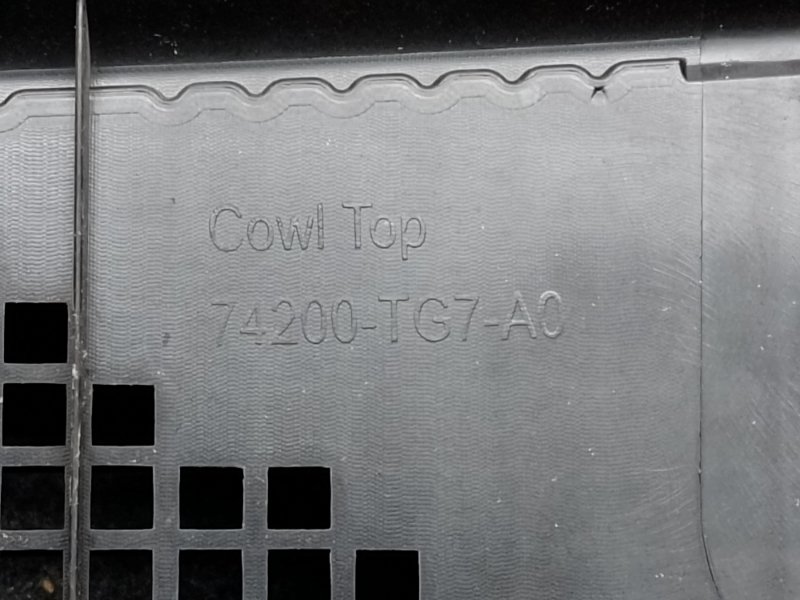 Пластик под лобовое стекло / Жабо PILOT 15- 2017 3.5L Пластик под лобовое стекло / Жабо PILOT 15- 2017 3.5L