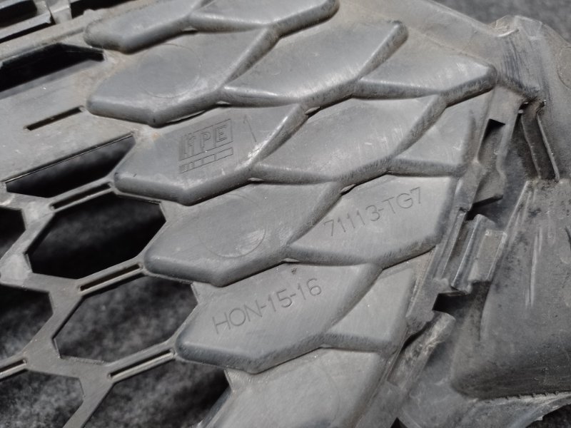 Решетка переднего бампера HONDA PILOT 15- 3.5L