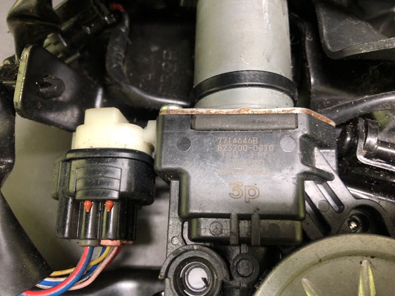 Механизм складывания крыши правый MX-5 15-