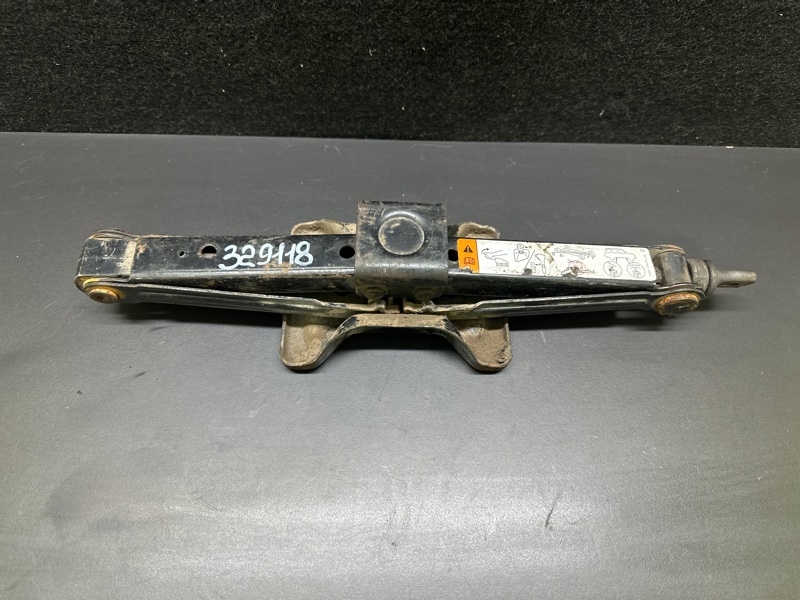 Домкрат ESCAPE 00-06