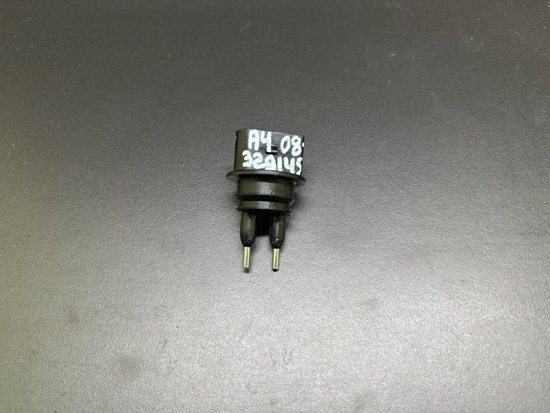 Датчик уровня бачка омывателя AUDI A4 08-15 7M0 919 376 Б/У