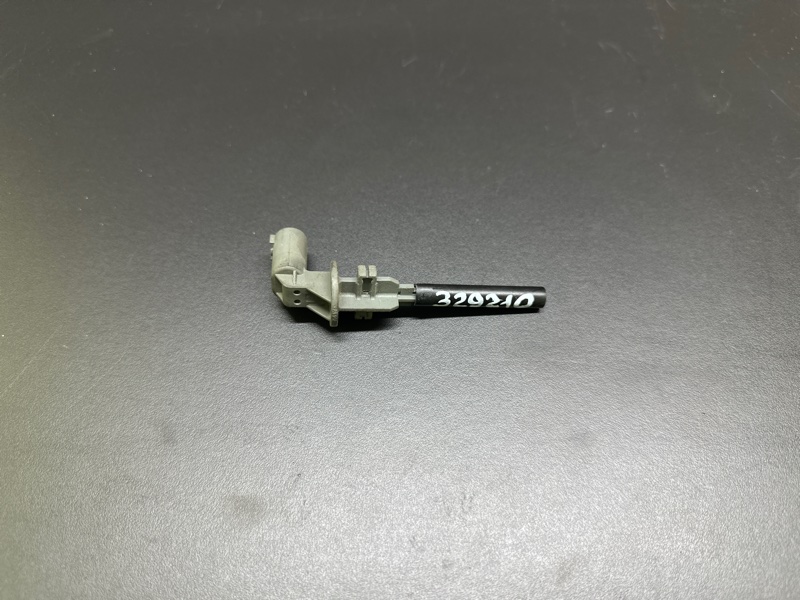 Запчасть датчик уровня бачка омывателя BMW 3 SERIES (E90-E93) 2005–2014 17 13 7 553 919 Б/У Датчик уровня бачка омывателя BMW 3 SERIES (E90-E93) 2005–2014 17 13 7 553 919 Б/У