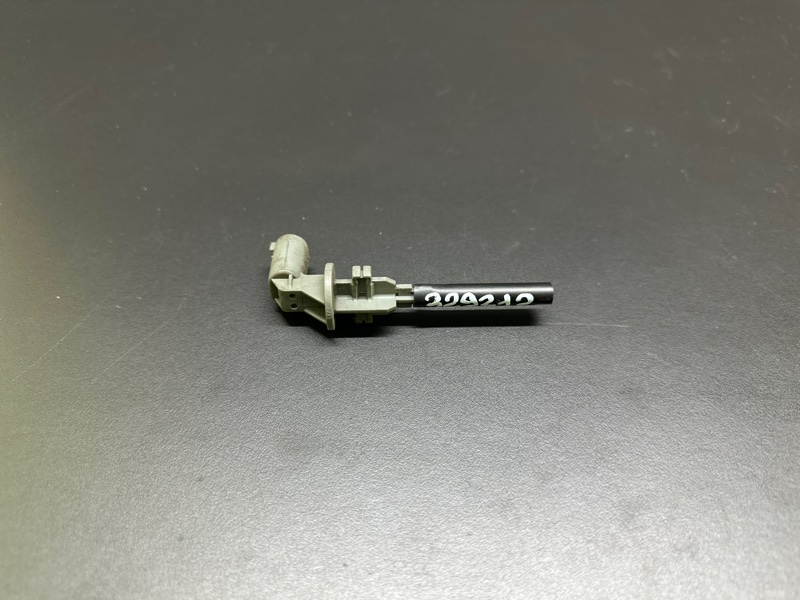 Запчасть датчик уровня бачка омывателя BMW 3 SERIES (E90-E93) 2005–2014 17 13 7 553 919 Б/У Датчик уровня бачка омывателя BMW 3 SERIES (E90-E93) 2005–2014 17 13 7 553 919 Б/У