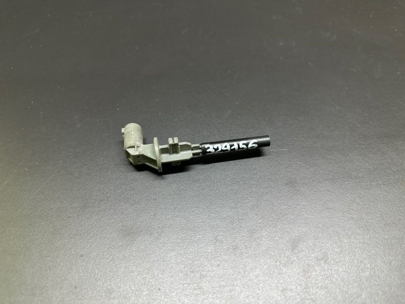 Датчик уровня бачка омывателя BMW 7 SERIES (F01-F04) 08-15 17 13 7 553 919 Б/У