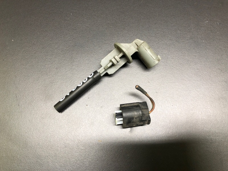 Датчик уровня бачка омывателя 3 SERIES (E90-E93) 2005–2014 Датчик уровня бачка омывателя 3 SERIES (E90-E93) 2005–2014