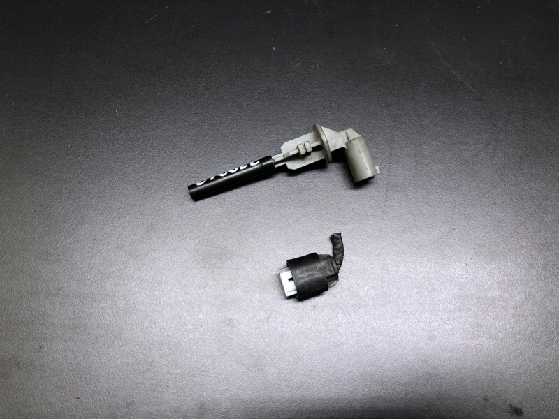 Датчик уровня бачка омывателя 3 SERIES (E90-E93) 2005–2014 Датчик уровня бачка омывателя 3 SERIES (E90-E93) 2005–2014