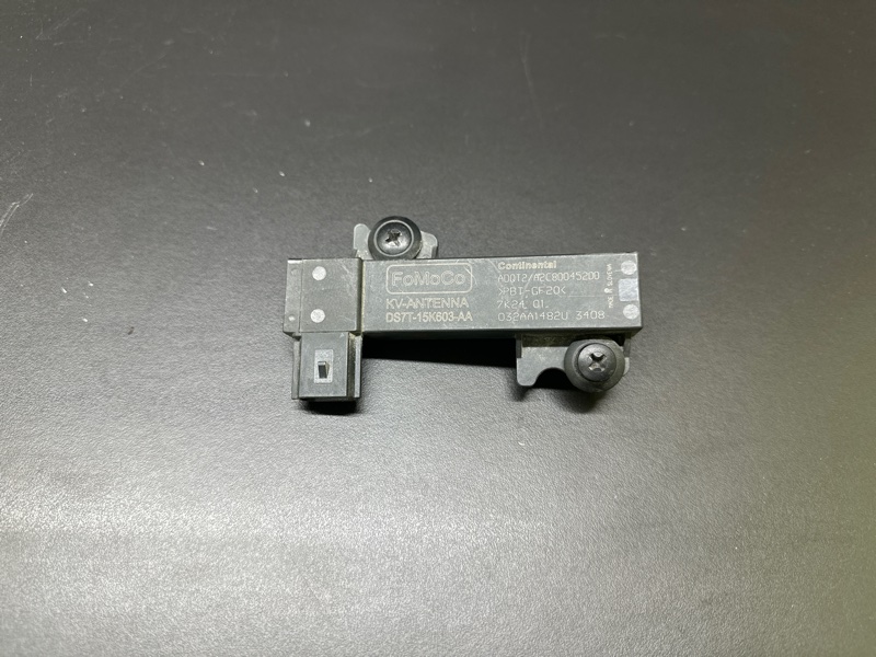 Антенна FORD FOCUS 10-18 DS7Z-19D596-A Б/У