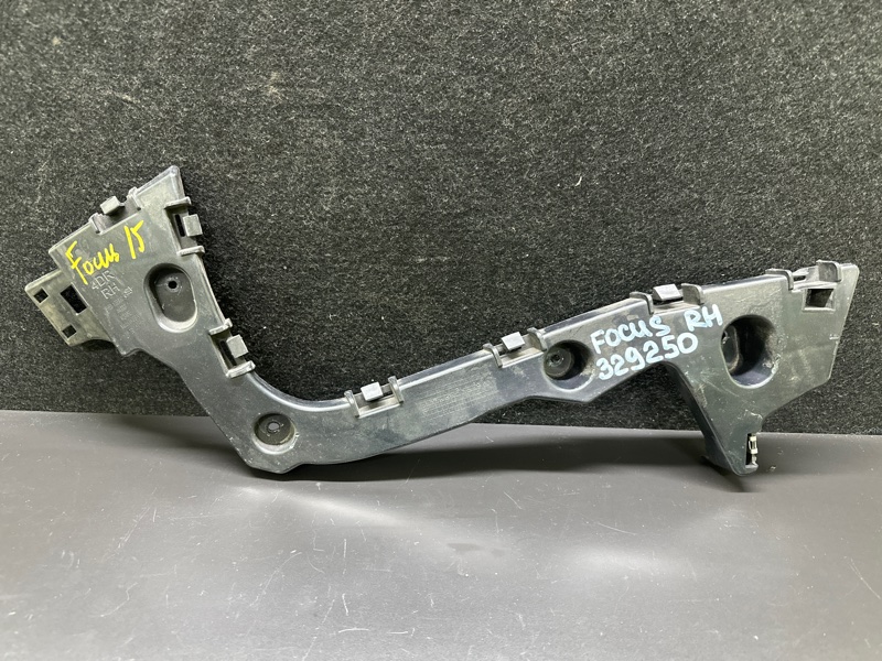 Кронштейн заднего бампера правый FORD FOCUS 10-18 F1EZ-17D942-E Б/У
