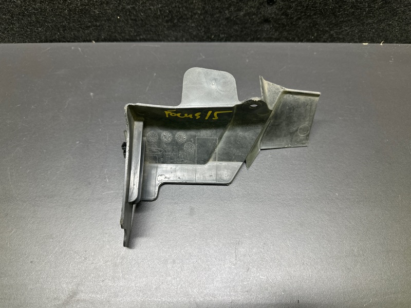 Дефлектор радиатора правый FOCUS 10-18