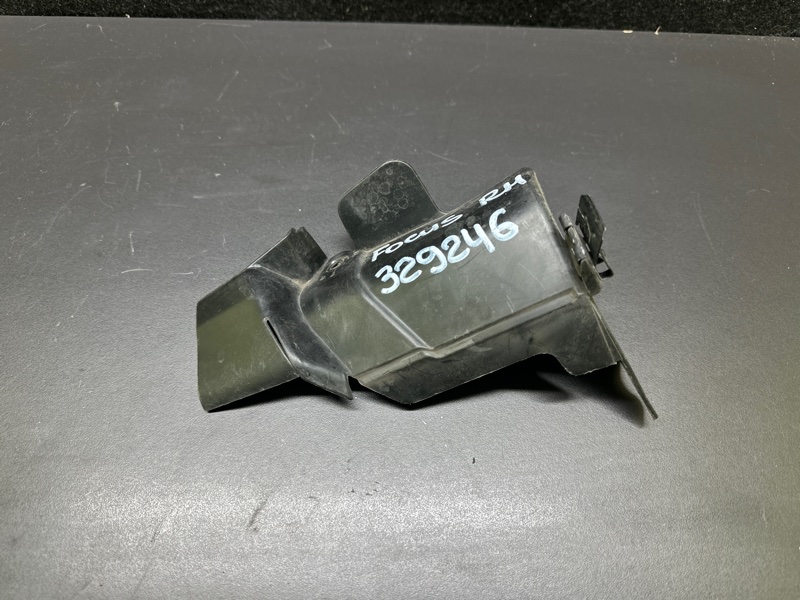 Дефлектор радиатора правый FORD FOCUS 10-18