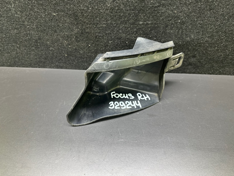 Кронштейн заднего бампера правый FOCUS 10-18