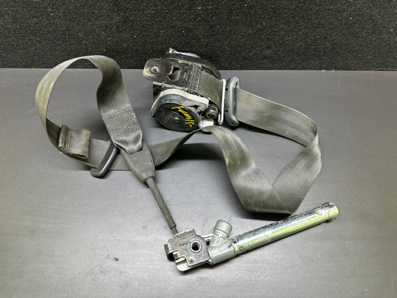 Ремень безопасности передний правый FORD FOCUS 10-18 Ремень безопасности передний правый FORD FOCUS 10-18