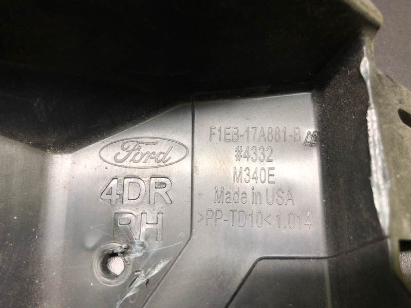 Кронштейн заднего бампера правый FOCUS 10-18