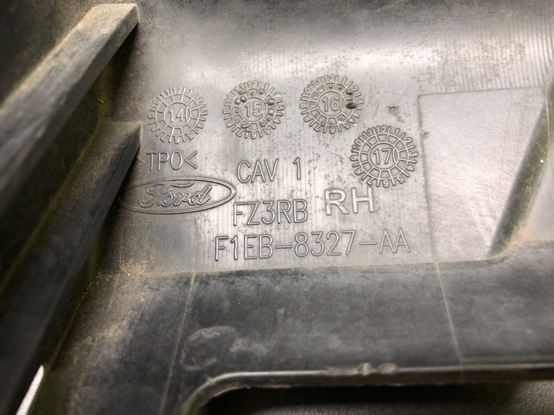 Дефлектор радиатора правый FOCUS 10-18