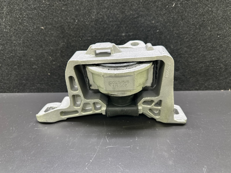 Подушка двигателя правая FORD FOCUS 10-18 AV6Z-6038-A новая
